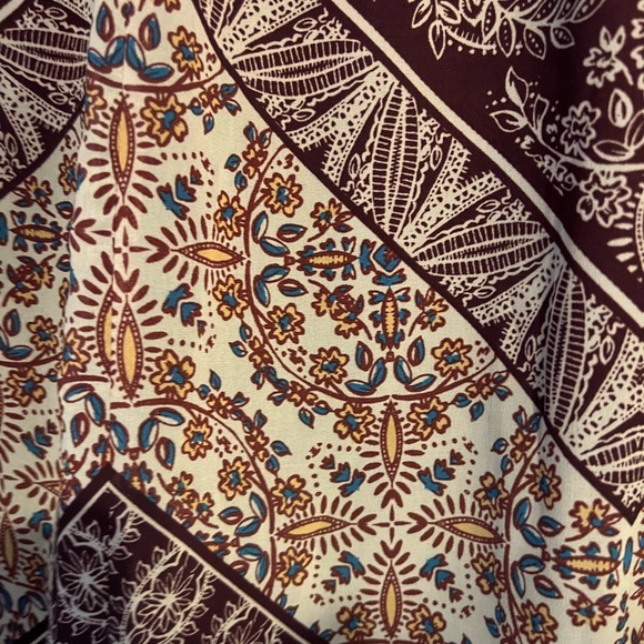 Avenue flowy dress women’s size 22/24 burgundy 3/4 sleeves with ruffles on ends - Picture 6 of 8